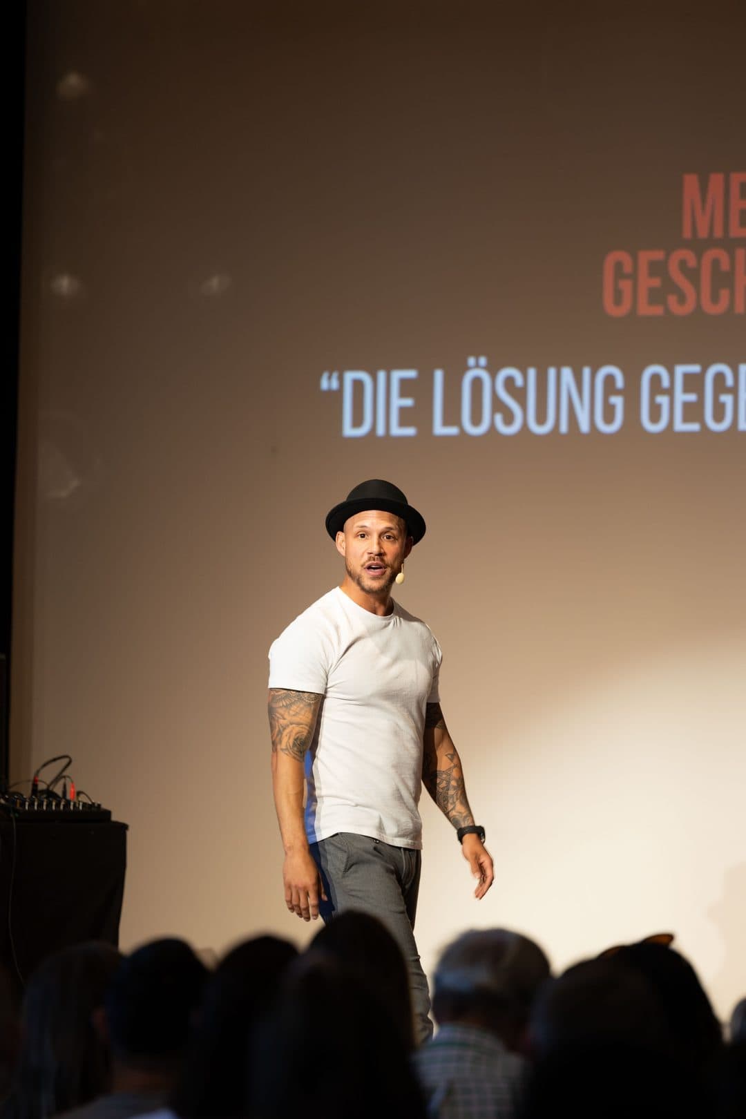 InspireDay – Impulsvortrag am Mikrofon
