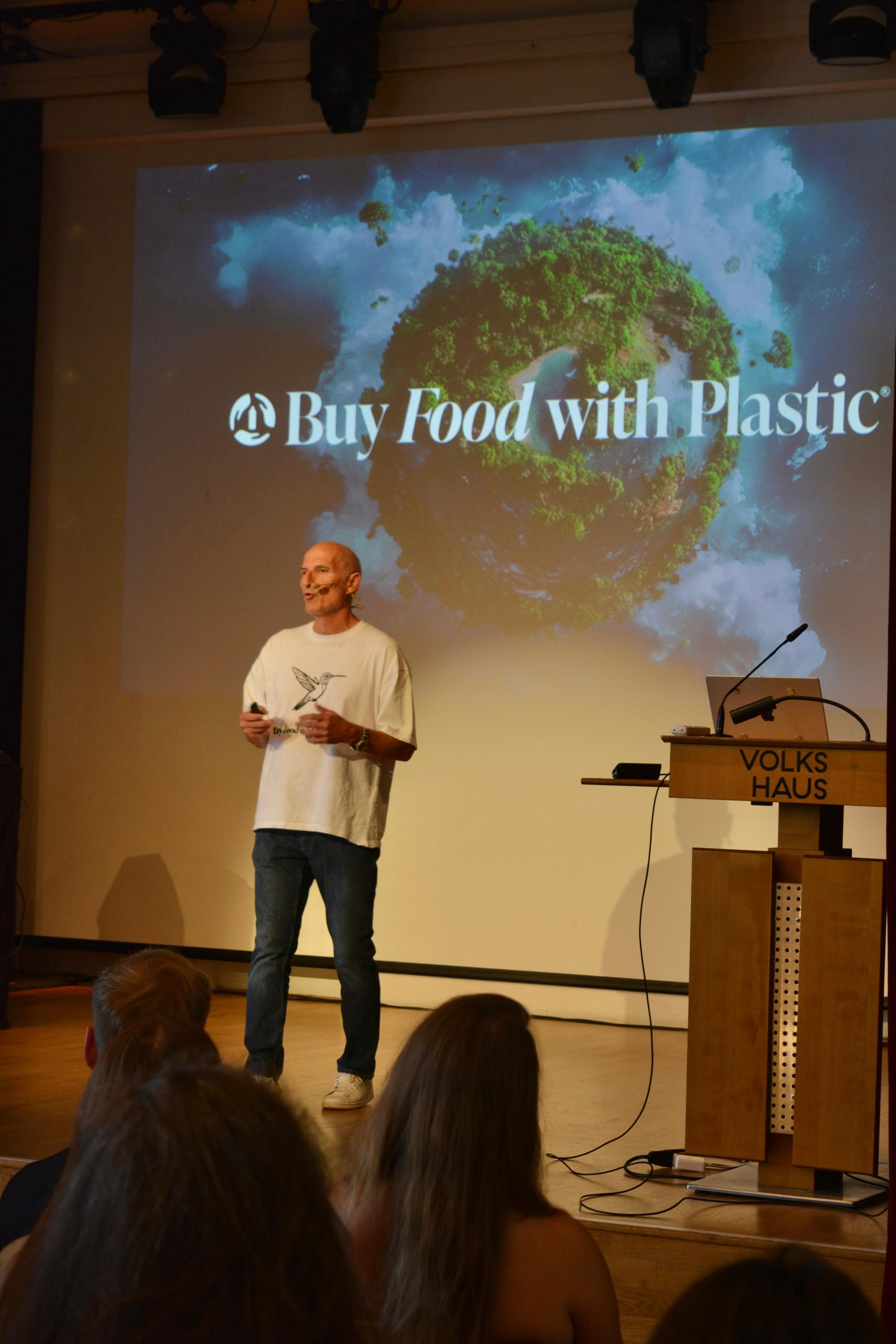 InspireDay – Speech über Buy Food with Plastic